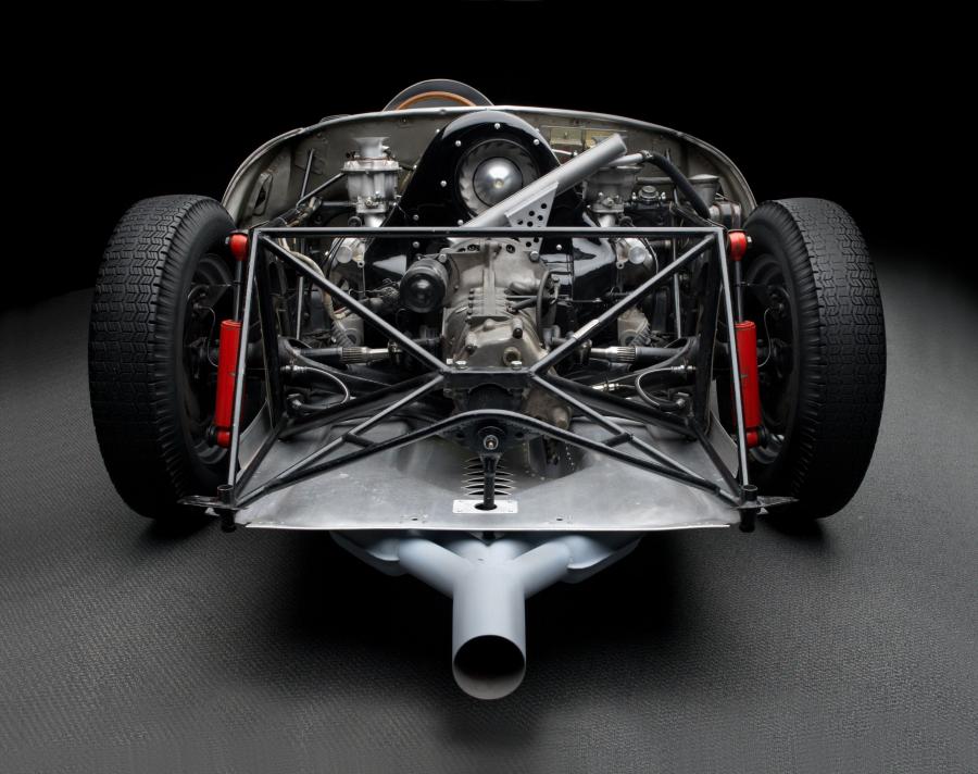 Моторный отсек Porsche 550A Spyder 1956 года  (фото 7 из 25)